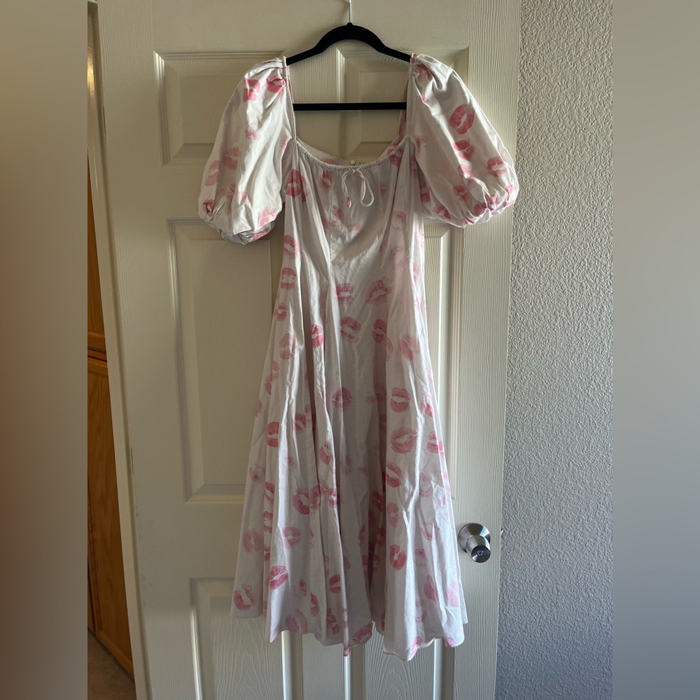 Selkie Kiss on the lips day dress size S EUC